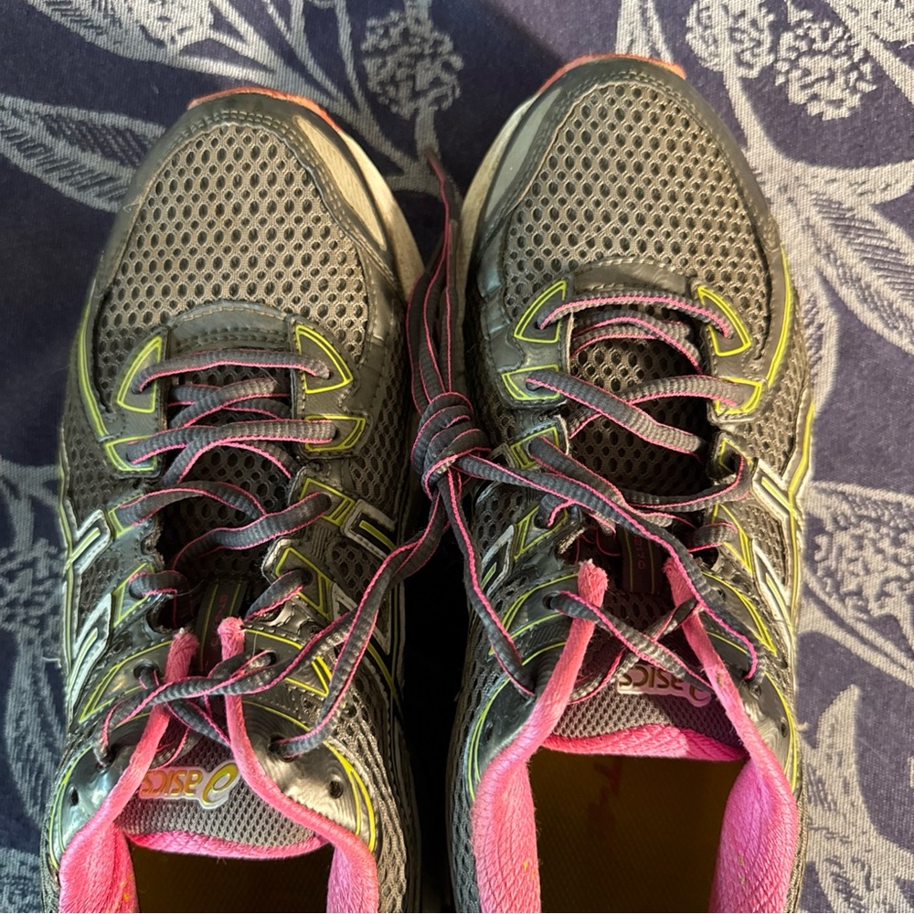 ASICS Women’s GT-2170 Sneaker
Size 10 - Picture 7 of 7